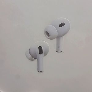 Apple AirPods Pro (2nd Generation) Wireless Earbuds, Up to 2X More Active Noise